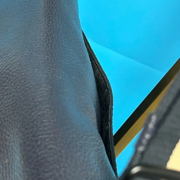 Coach Charles Blue Floral Hawaiian Messenger Bag Approx. 13 x11x3 F59301 - Picture 6 of 17